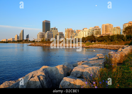 Toronto cityscape a waterfront la mattina dopo l'alba. Foto Stock