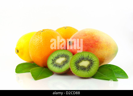 Frutti tropicali gruppo isolato su sfondo bianco Foto Stock