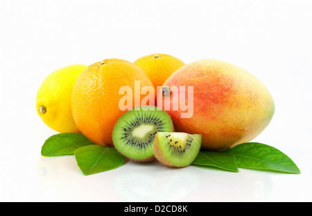 Frutti tropicali gruppo isolato su sfondo bianco Foto Stock