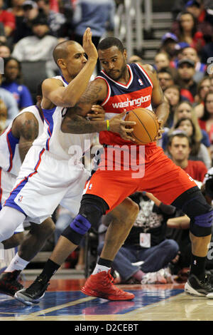 Marzo 21, 2013 - Los Angeles, California, Stati Uniti d'America - Clippers riserva Grant Hill gioca robusta difesa su procedure guidate riserva Trevor Booker come Los Angeles Clippers sconfitta la visita a Washington Wizards 94-87 sabato, 19 Gennaio 2013 presso lo Staples Center di Los Angeles, California. (Credito Immagine: © Burt Harris/Prensa Internacional/ZUMAPRESS.com) Foto Stock