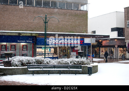 In Pawnbrokers Shelton Square in caso di neve, Coventry city centre, REGNO UNITO Foto Stock