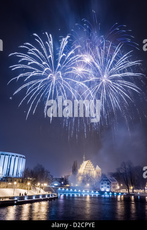 Piccolo Blu fuochi d'artificio sul fiume Foto Stock