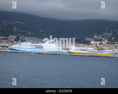 Due traghetti in una bastia la porta sulla corsica Foto Stock
