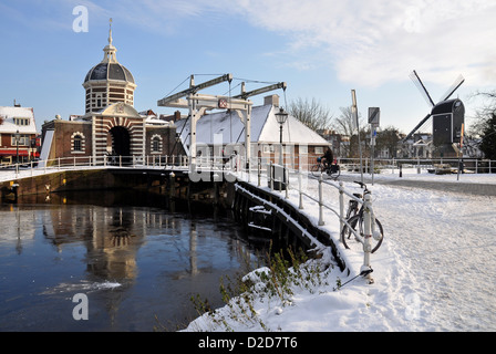 Il vecchio centro di Leiden in inverno. Foto Stock