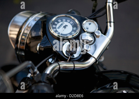 Motociclo cruscotto con la chiave inserita nel commutatore di accensione Foto Stock