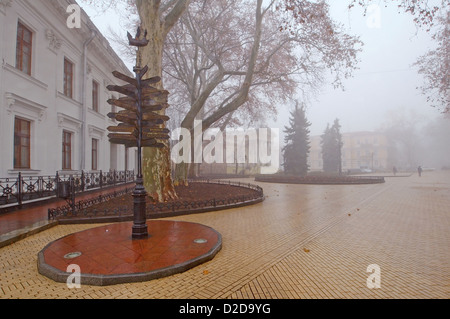 Pushkinskaya Street (Pushkin Str.) in una nebbia, Odessa, Ucraina, Europa Foto Stock