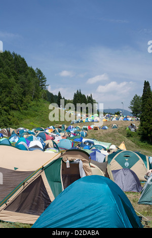 La linea di tende al Fuji Rock Festival in Naeba, Giappone Foto Stock