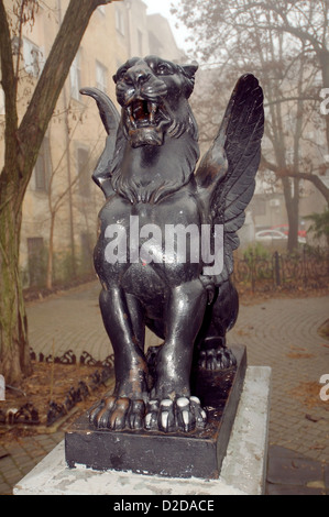 La scultura Leone di San Marco in una nebbia, Odessa, Ucraina, Europa orientale Foto Stock