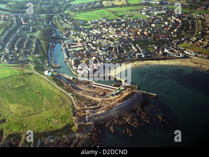 Vista aerea di Eyemouth e il suo porto di pesca del Northumberland Foto Stock