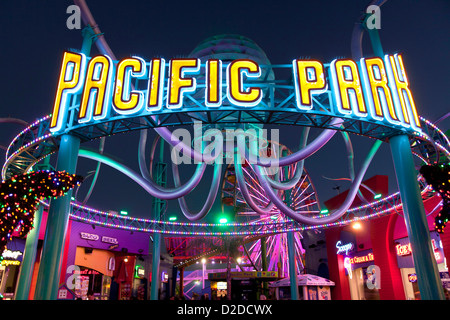 Parco dei divertimenti di Pacific Park sul molo di Santa Monica, Santa Monica, nella contea di Los Angeles, California, Stati Uniti d'America, STATI UNITI D'AMERICA Foto Stock