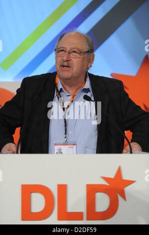 Monaco di Baviera/Germania - 21 gennaio: Yossi Vardi apre la seconda giornata della Vita Digitale Design (DLD) Conferenza in occasione del Forum di HVB nel Gennaio 21, 2013 a Monaco di Baviera, Germania. DLD è una conferenza internazionale e la cultura che collega i nuovi media, business e i leader sociali, formatori di opinione e di investitori per la conversazione di crossover e di ispirazione. (Foto: picture alliance/Jan Haas) Foto Stock