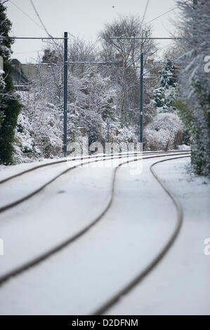 Il sud ovest di Londra, Regno Unito. Il 21 gennaio 2013. Coperta di neve le linee di tram a Wimbledon. Foto Stock