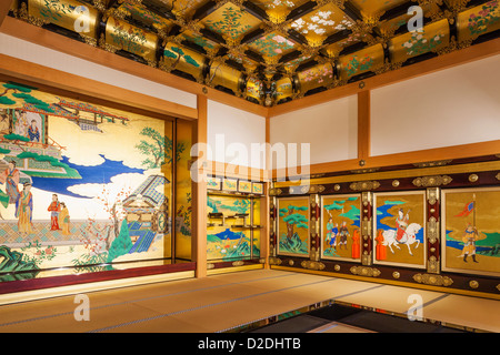 Giappone, Kyushu, Kumamoto, Castello di Kumamoto, Hon-Maru Goten Palace, agli schermi dipinti Foto Stock