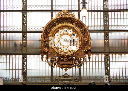 Orologio nel Musée d'Orsay, Parigi Foto Stock