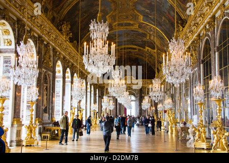 Grand Gallery (Sala degli Specchi), il Palazzo di Versailles, Francia. Il trattato formalmente che termina la prima guerra mondiale è stato firmato qui Foto Stock