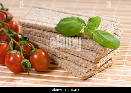 Pila di fresco secco fette di pane Foto Stock