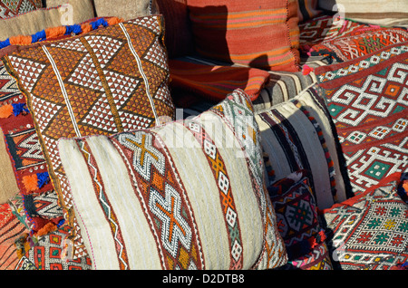 Cuscini, tessuto modellato in Marocco Foto Stock