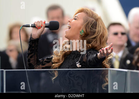 Gen 21, 2013 - Washington, Distretto di Columbia, Stati Uniti - Cantante Beyonce Knowles esegue alla cerimonia di insediamento del Presidente Barack Obama. (Credito Immagine: © Jay Mallin/ZUMAPRESS.com) Foto Stock