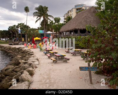 Calamari labbra ristorante bar grill a Eau Gallie Causeway oltre il Fiume indiano laguna a Melbourne Florida sulla Intracoastal Foto Stock