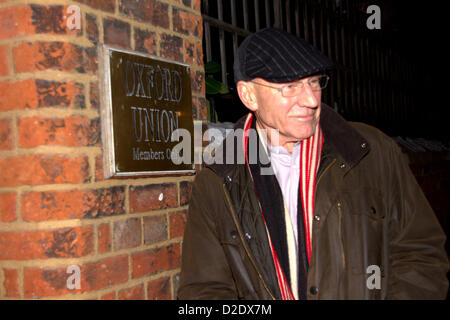 Oxford, Regno Unito. Xxi Jan 2013. Attore Sir Patrick Stewart arriva a Oxford Unione, a Oxford, questa sera, dove sarà lui a parlare della sua vita e la sua carriera. Credito: Pete Lusabia/Alamy Live News Foto Stock