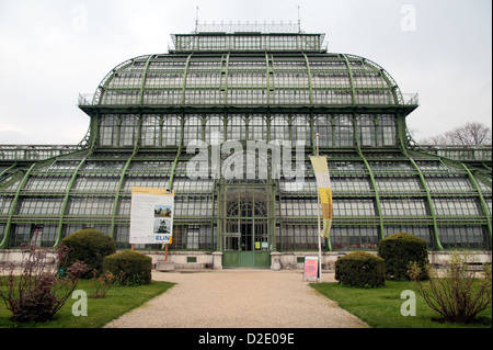 La Casa delle Palme (Palmenhaus) in giardini di Schönbrunn, Vienna, Austria. Foto Stock