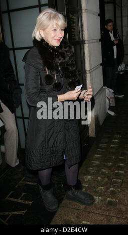 Dame Helen Mirren visto dopo aver frequentato "BAFTA una vita in immagini: Helen Mirren'. Foto Stock