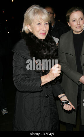 Dame Helen Mirren visto dopo aver frequentato "BAFTA una vita in immagini: Helen Mirren'. Foto Stock