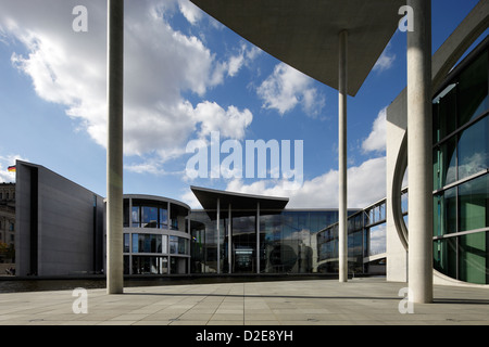 Berlino, Germania, Paul-Loebe-Haus, a destra la Marie-Elisabeth-Lueders-Haus Foto Stock