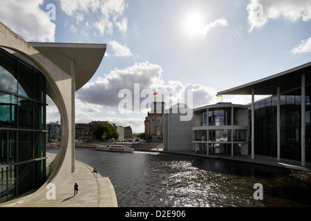 Berlino, Germania, Marie-Elisabeth-Lueders House e il Paul-Loebe-Haus sulla Sprea Foto Stock