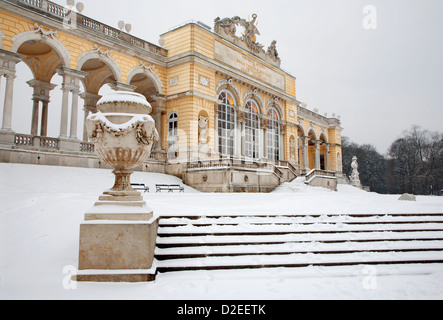 Vienna - Gloriette dal Palazzo di Schonbrunn in inverno Foto Stock