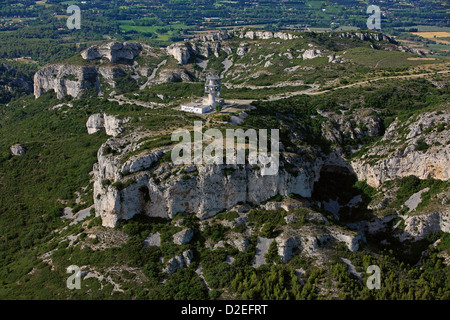 Francia, Bouches-du-Rhone (13), il Parco Naturale Regionale delle Alpilles la stazione di pesatura e Caume antenna TV Foto Stock
