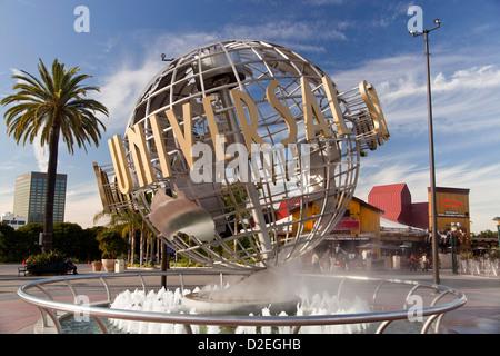 Globo universale all'ingresso agli Universal Studios di Hollywood, l'Universal City, Los Angeles, California, Stati Uniti d'America Foto Stock