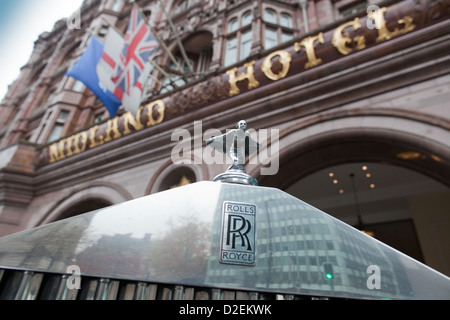 Rolls Royce auto al di fuori del Manchester Midland Hotel Natali della società Foto Stock