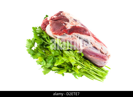 Carni fresche bovine Carne e prezzemolo isolato su bianco Foto Stock