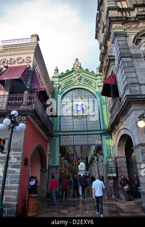Pasaje Central del Ayuntamiento, passaggio coperto con negozi in Puebla - Messico Foto Stock