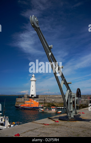 Donaghadee Harbour, FARO E RNLI barca di salvataggio, County Down Irlanda del Nord Foto Stock