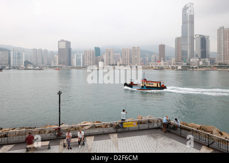 Hong Kong, Cina, skyline di Hong Kong con la Tsuen Wan Nina Torri Foto Stock