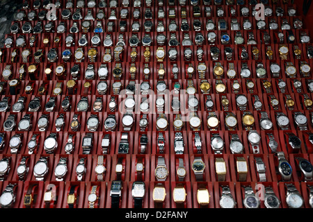 Hong Kong, Cina, come copiato con orologi per le strade di Sham Shui Po Foto Stock