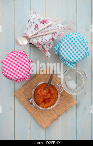 Marmellate fatte in casa, marmellate, gelatine e marmellate. Foto Stock