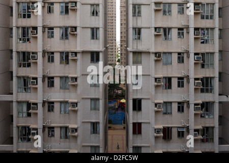 Hong Kong, Cina, il dettaglio di un blocco a torre in una nuova estate a Kowloon Foto Stock