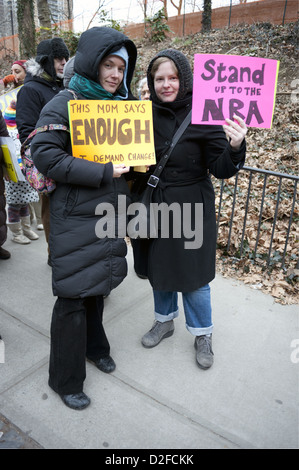 Un milione di mamme per il controllo dell'arma dimostrazione in NYC on gennaio 21, 2013 per chiamare per pistola più severe e regolamenti di munizioni. Foto Stock