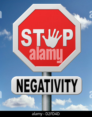 Interrompere la negatività e pessimismo pensieri pessimisti Dont think negativo ma positivo e ottimista pensando ti rende felice Foto Stock