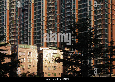 Shenzhen, Cina, vecchi e nuovi edifici residenziali in Shenzhen Foto Stock