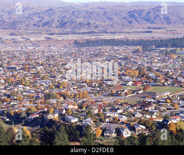 Vista della città in autunno colori, Alexandra, Regione di Otago, Isola del Sud, Nuova Zelanda Foto Stock