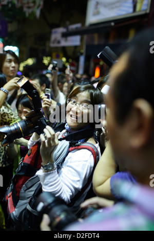 Hong Kong, Cina, fotografi dilettanti e fotografi professionisti di fotografare persone vestite Foto Stock