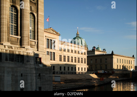 Berlino, Germania, l'Isola dei Musei di Berlino nella luce della sera Foto Stock