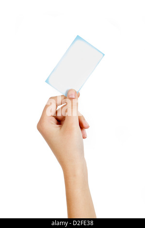 La donna ha consegnato blank business card in mano. Foto Stock