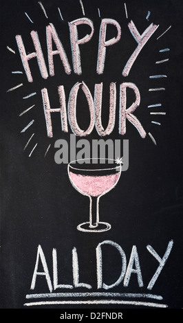 Blackboard pub segno per "Happy Hour tutti i giorni" Foto Stock