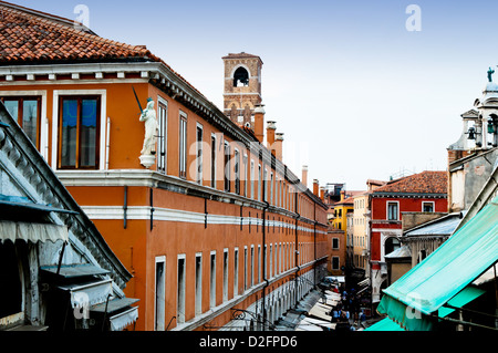 I dettagli dell'architettura visto dal Ponte di Rialto di Venezia - Italia Foto Stock