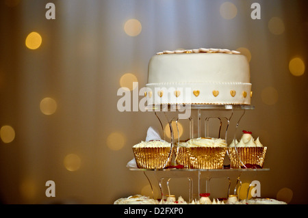 Un livello di dolci per un matrimonio giovane Foto Stock